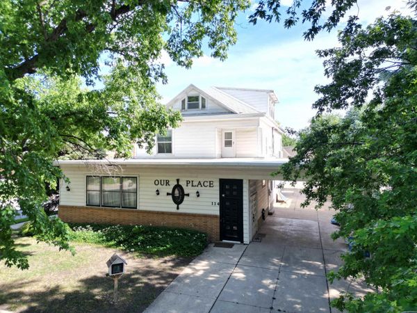 114 E 3RD ST, Storm Lake, IA 50588