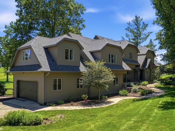 1806 Knollwood Drive, Marshalltown, IA 50158