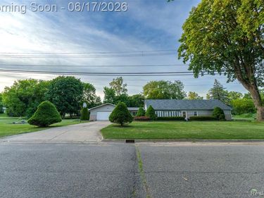 921 E Northfield Avenue, Pontiac, MI 48340