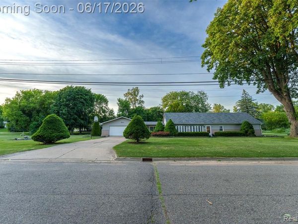 921 E Northfield Avenue, Pontiac, MI 48340