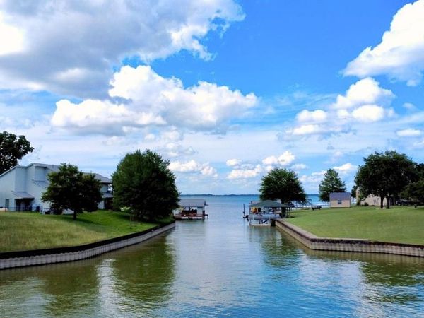 5001 Arrowhead Point , Streetman, TX 75859