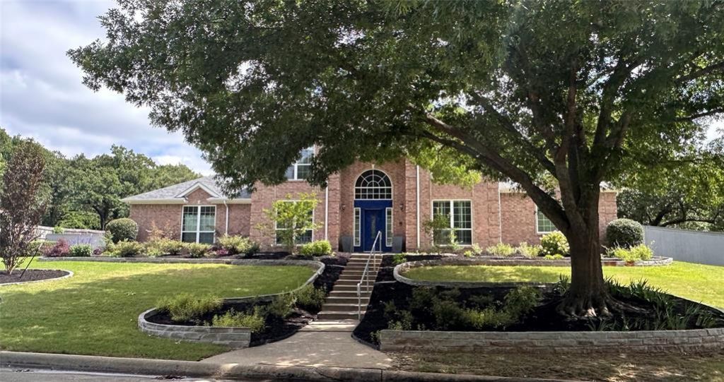 204 E Chapel Downs Drive, Southlake, TX 76092 Main Photo