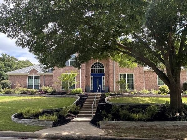 204 E Chapel Downs Drive, Southlake, TX 76092