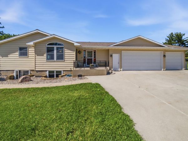 7524 58th St NE , Rochester, MN 55906
