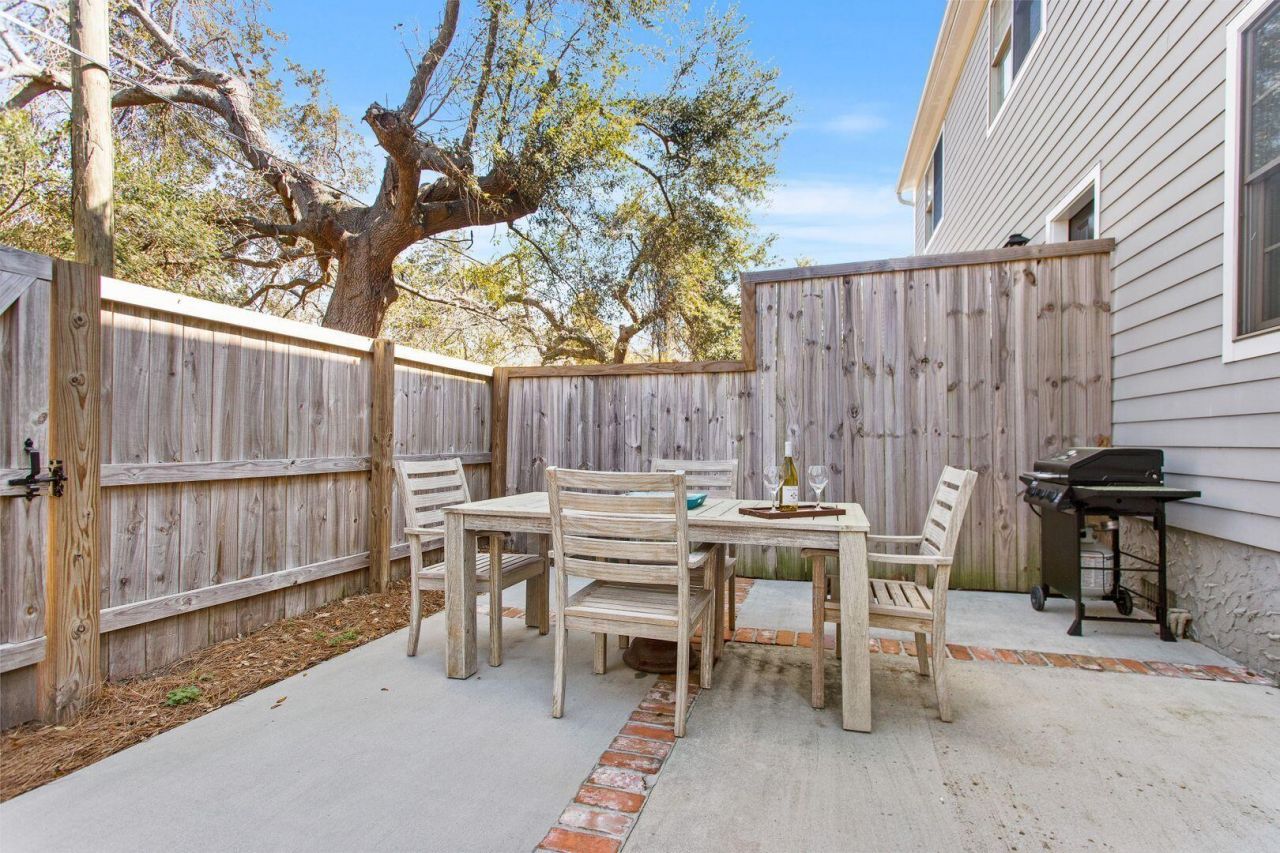 979 Bay Tree Circle Photo 12