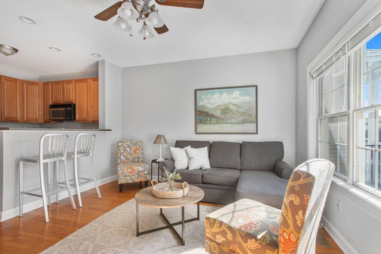979 Bay Tree Circle Photo 5