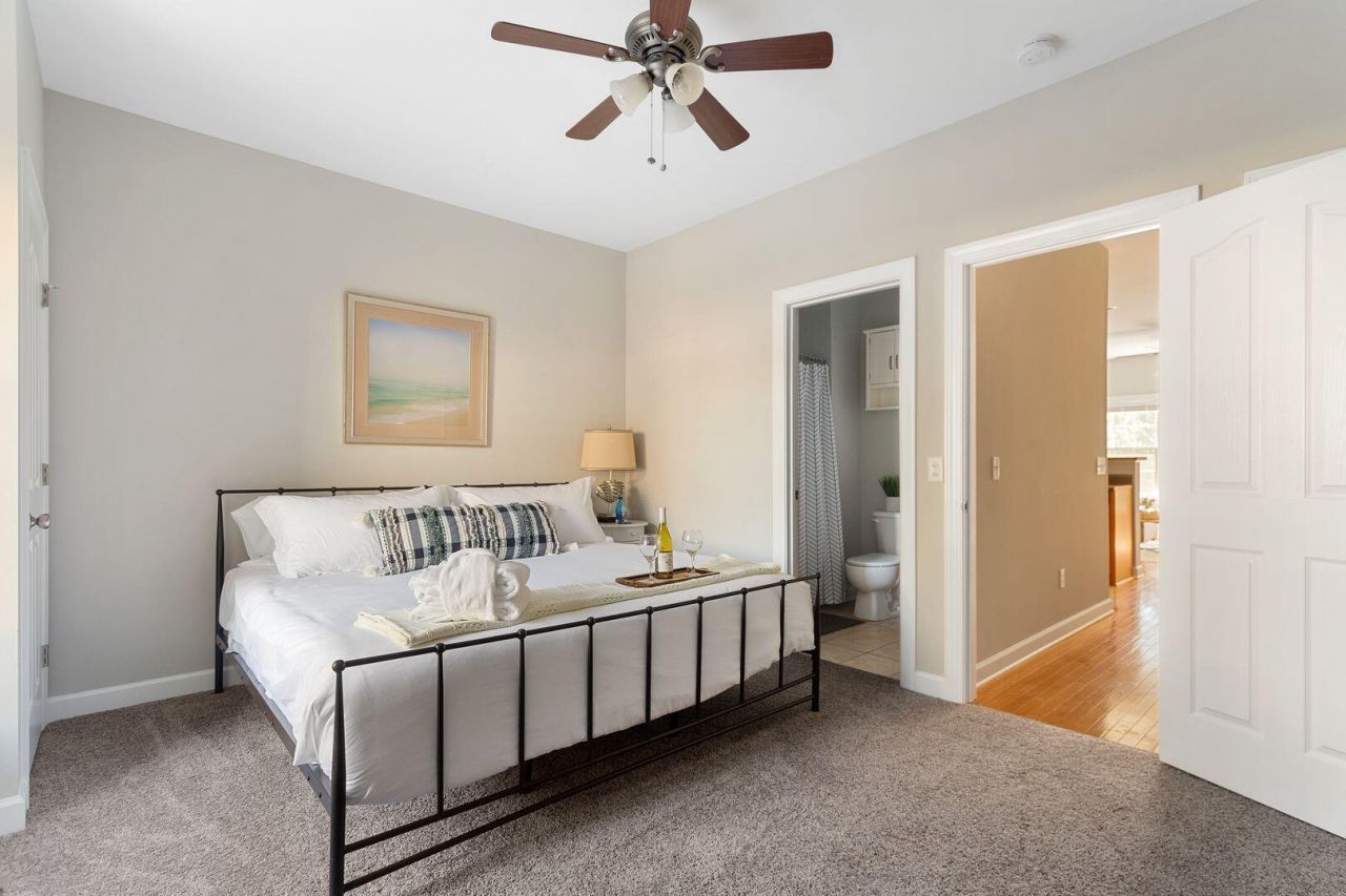 979 Bay Tree Circle Photo 6