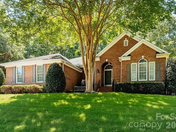 9425 Briarwick Lane, Charlotte, NC 28277