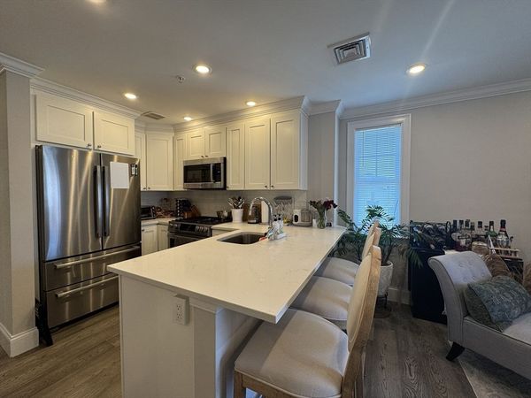 5-9R Trenton, Unit 6, Boston, MA 02128