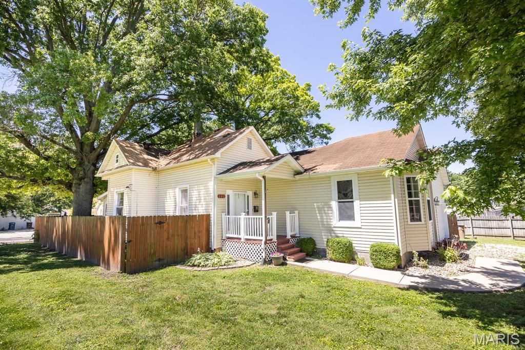 102 W High Street , Troy, IL 62294 Main Photo