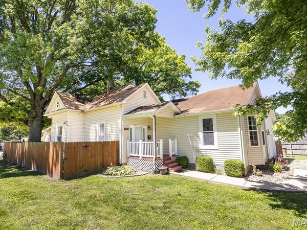102 W High Street , Troy, IL 62294