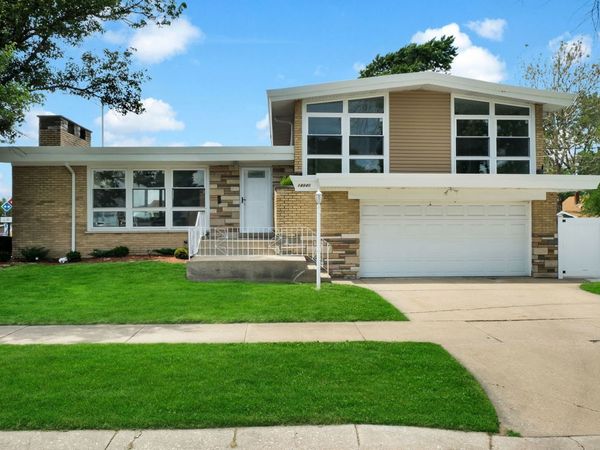 14940 Oak Street , Dolton, IL 60419