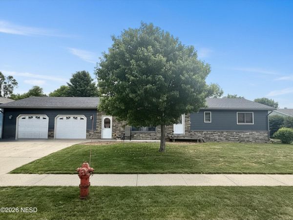 318 28TH STREET NW, Watertown, SD 57201