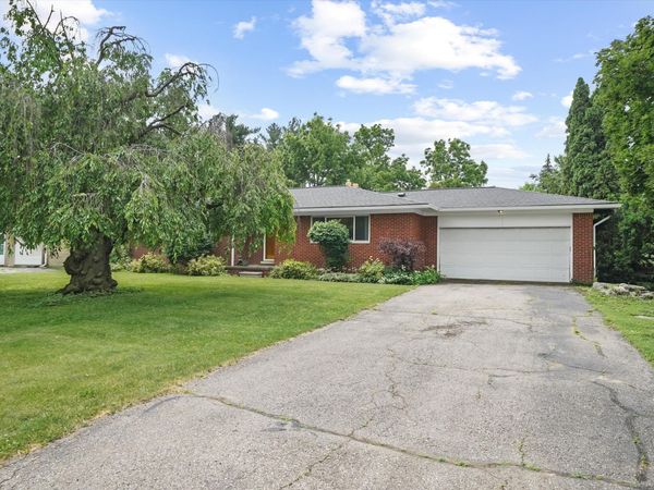45145 Jeanette Avenue, Belleville, MI 48111