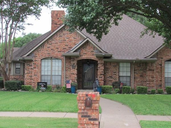 901 Lakeway Drive , Ennis, TX 75119
