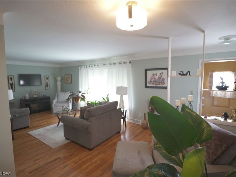 731 Edgewood Road , Richmond Heights, OH 44143 Photo 3