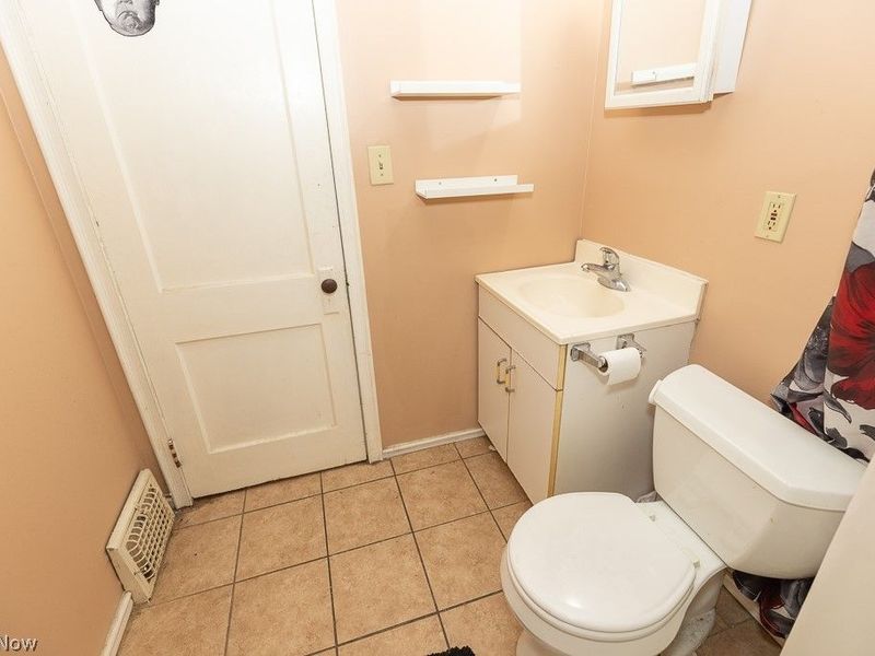 2700 Montclair Avenue , Cleveland, OH 44109 Photo 23