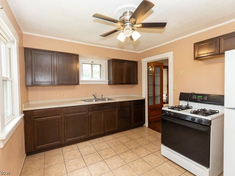 2700 Montclair Avenue , Cleveland, OH 44109 Photo 6