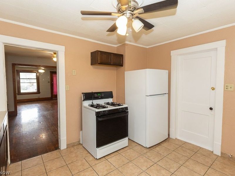 2700 Montclair Avenue , Cleveland, OH 44109 Photo 7