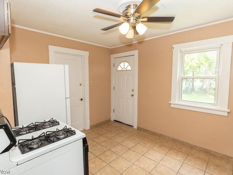 2700 Montclair Avenue , Cleveland, OH 44109 Photo 9