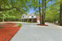 136 Acorn Lane photo 4