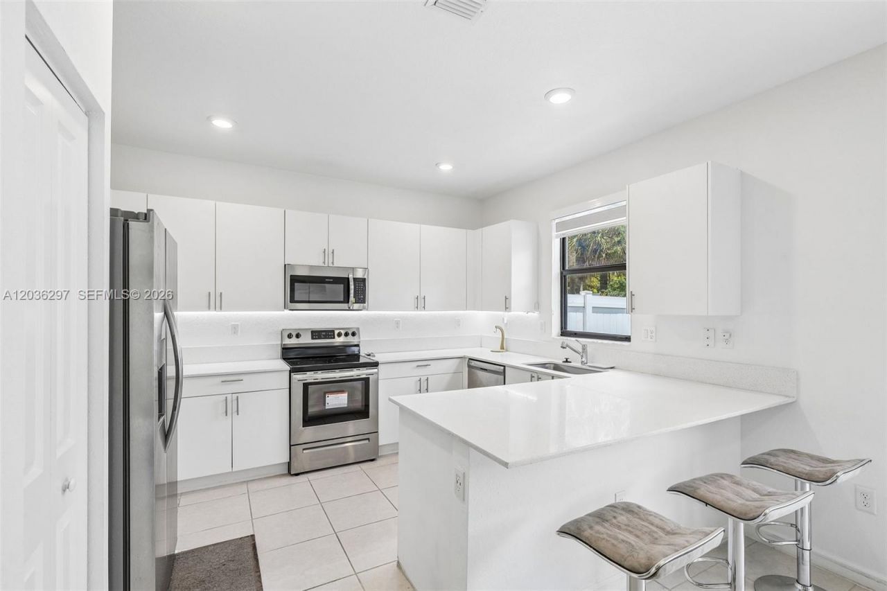 592 NW 203rd Ter, Miami Gardens, FL 33169 Photo