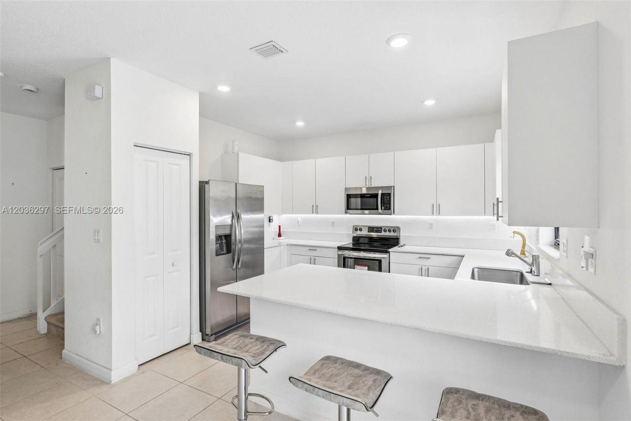 592 NW 203rd Ter, Miami Gardens, FL 33169 Photo