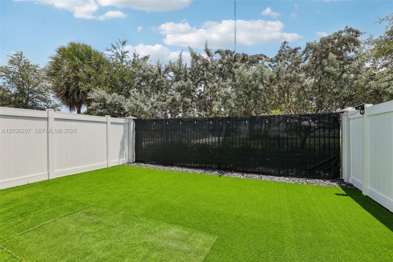 592 NW 203rd Ter, Miami Gardens, FL 33169 Photo