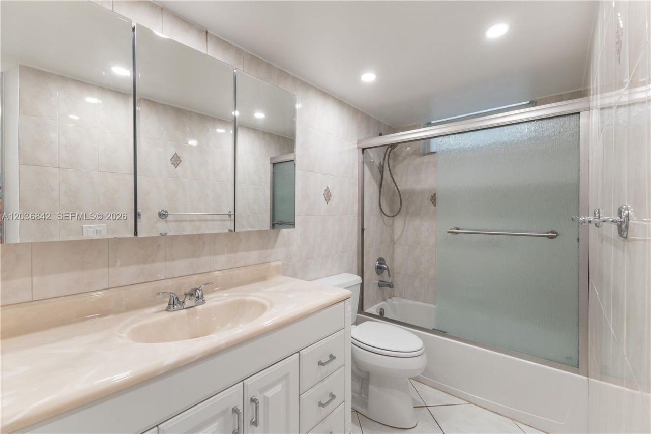 2903 Point East Dr, Unit K301, Aventura, FL 33160 Photo