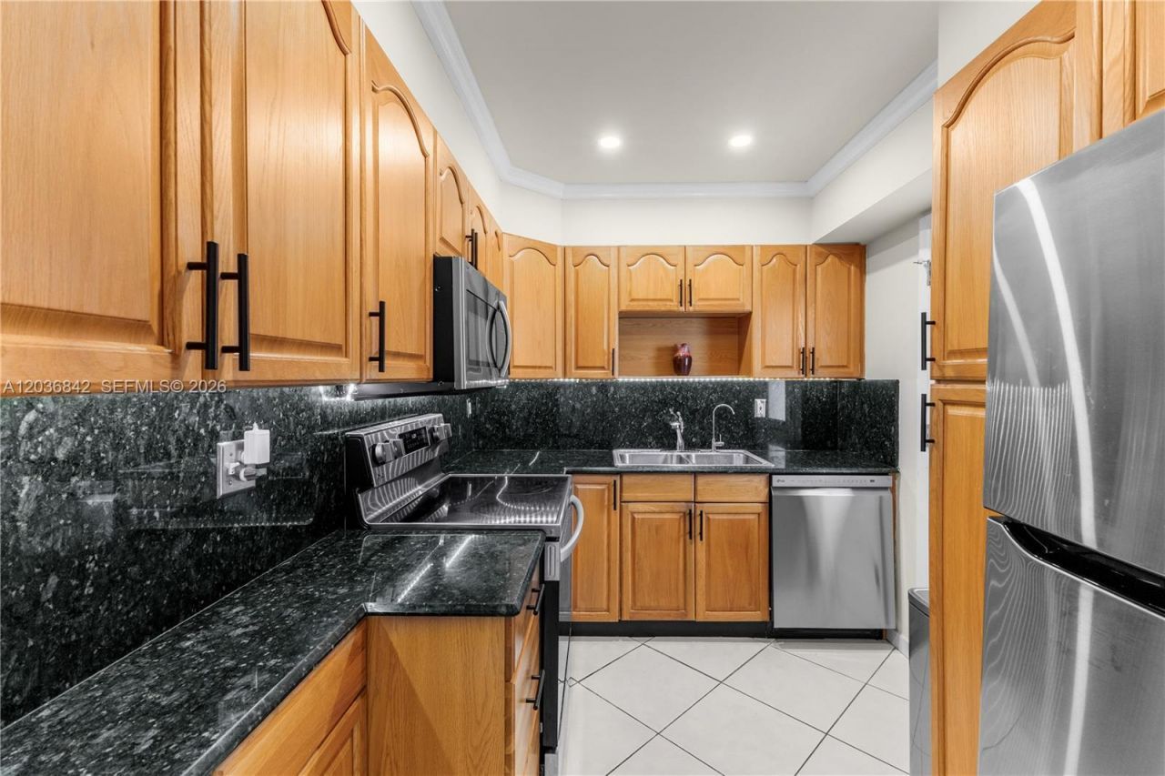2903 Point East Dr, Unit K301, Aventura, FL 33160 Photo