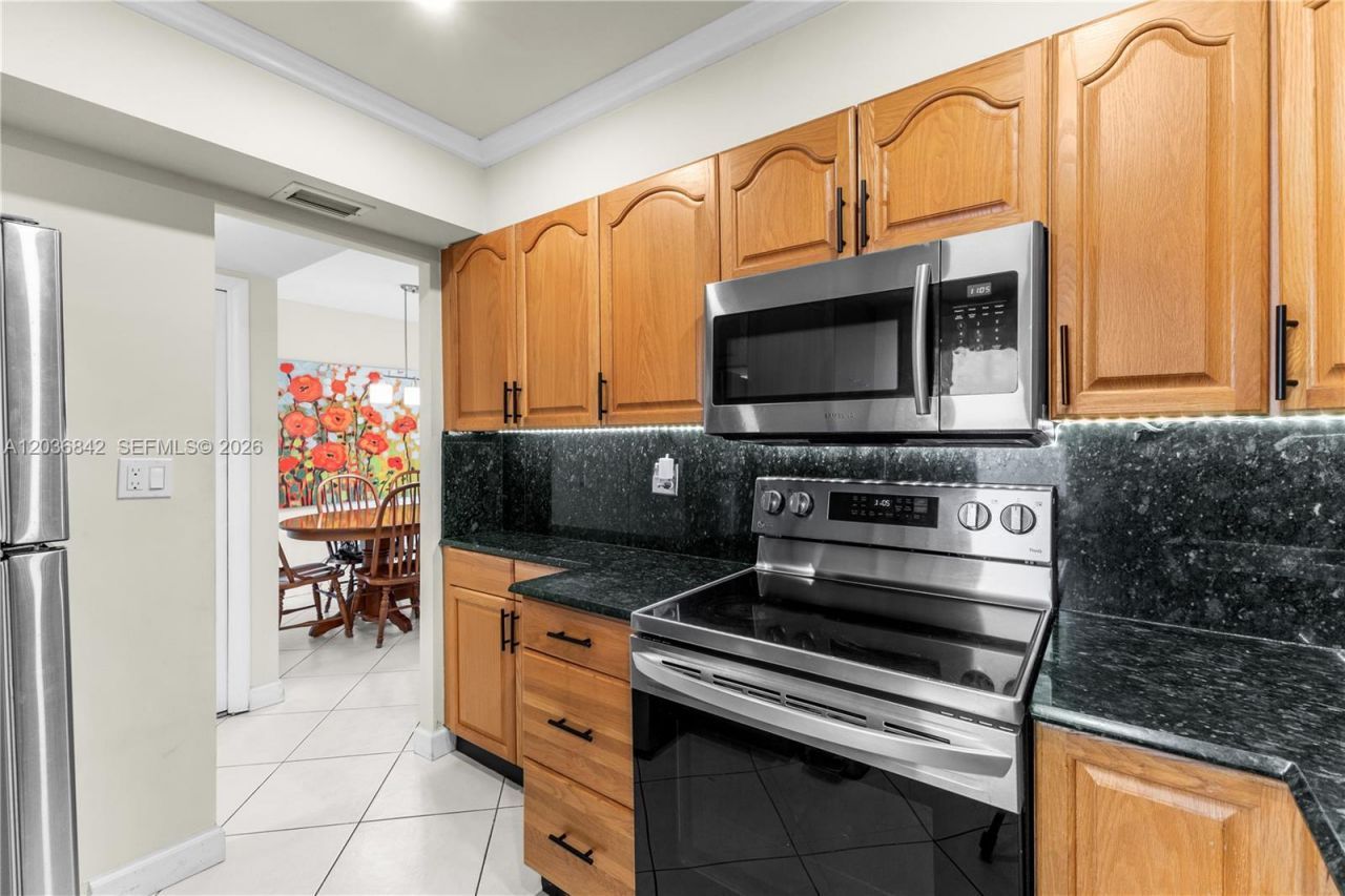 2903 Point East Dr, Unit K301, Aventura, FL 33160 Photo