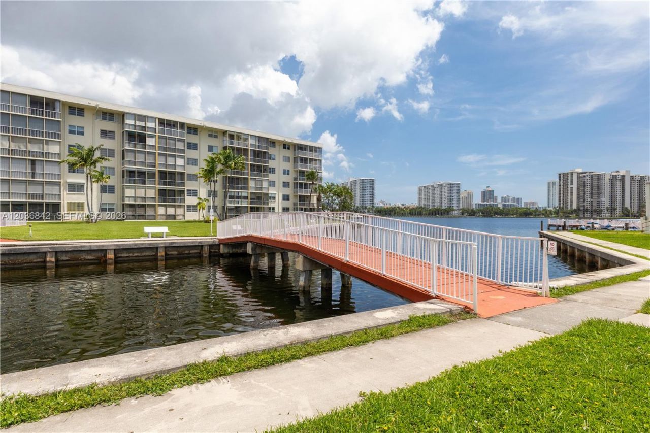 2903 Point East Dr, Unit K301, Aventura, FL 33160 Photo