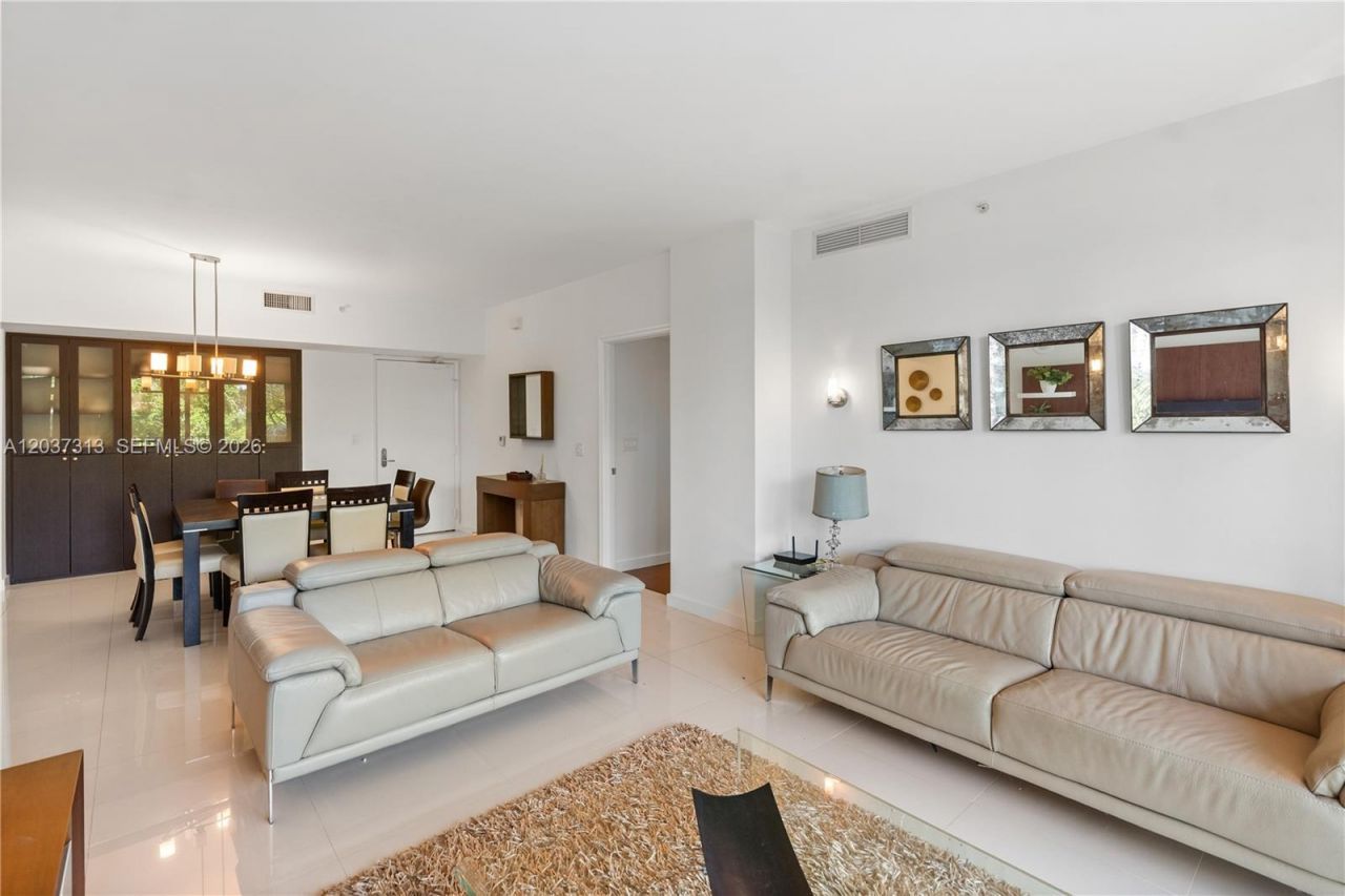 20000 E Country Club Dr , Unit 306, Aventura, FL 33180 Photo