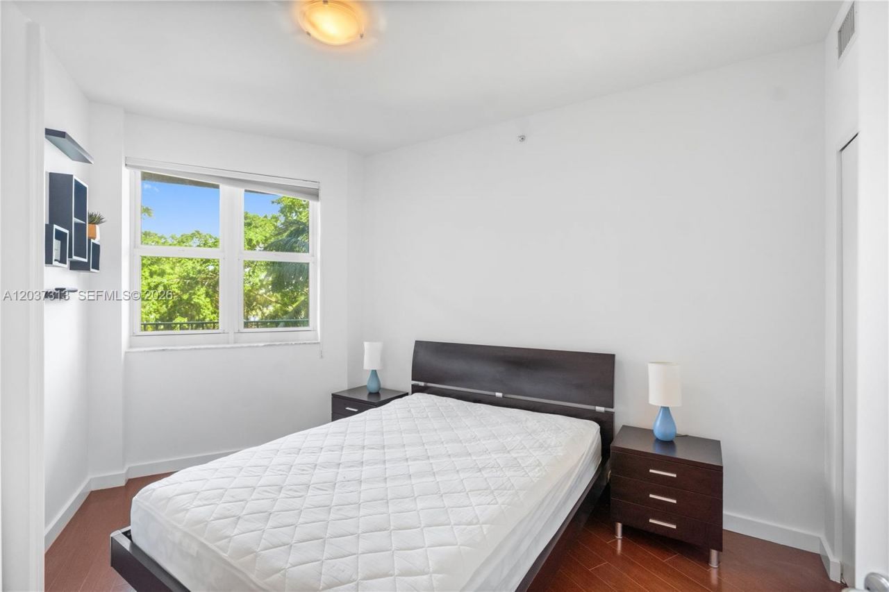 20000 E Country Club Dr , Unit 306, Aventura, FL 33180 Photo