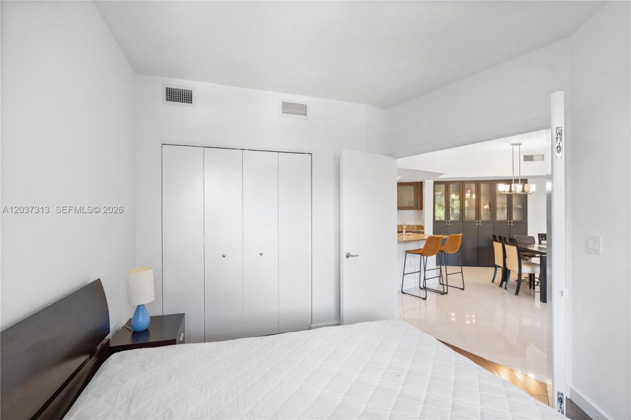 20000 E Country Club Dr , Unit 306, Aventura, FL 33180 Photo