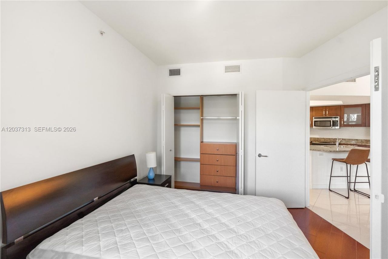 20000 E Country Club Dr , Unit 306, Aventura, FL 33180 Photo
