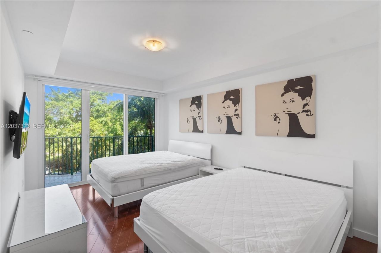 20000 E Country Club Dr , Unit 306, Aventura, FL 33180 Photo