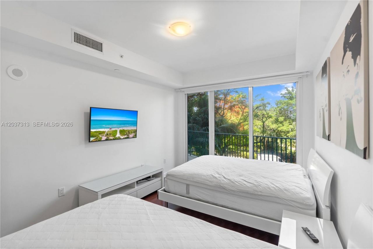 20000 E Country Club Dr , Unit 306, Aventura, FL 33180 Photo