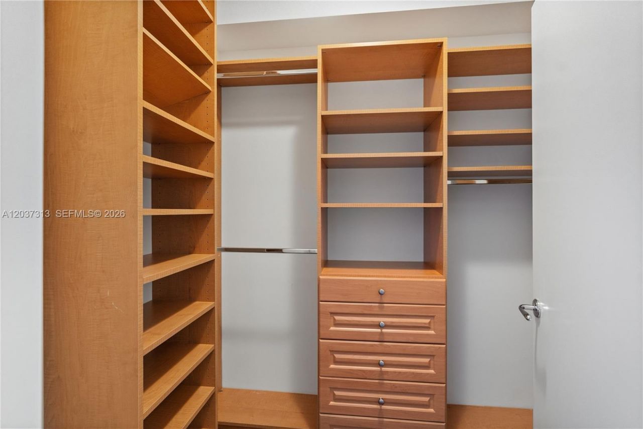 20000 E Country Club Dr , Unit 306, Aventura, FL 33180 Photo