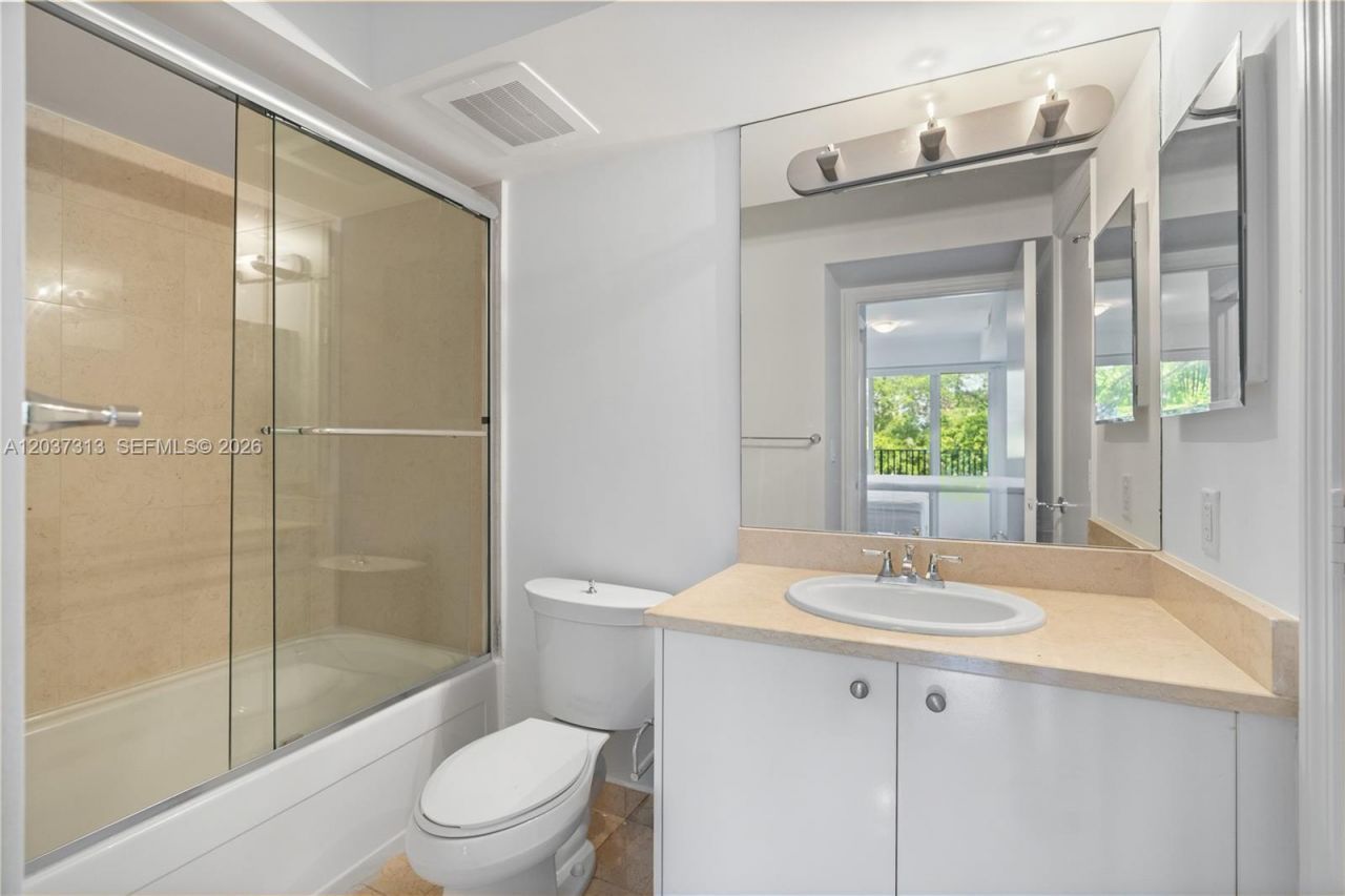 20000 E Country Club Dr , Unit 306, Aventura, FL 33180 Photo