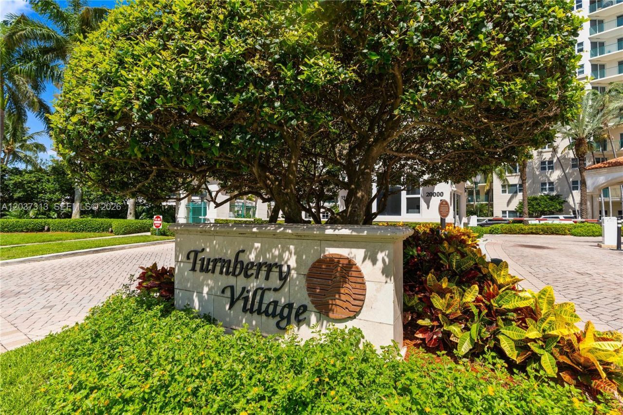 20000 E Country Club Dr , Unit 306, Aventura, FL 33180 Photo