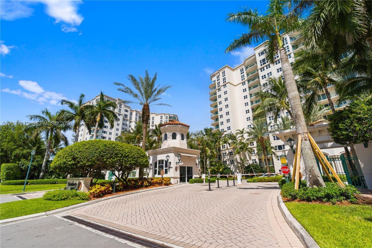 20000 E Country Club Dr , Unit 306, Aventura, FL 33180 Photo