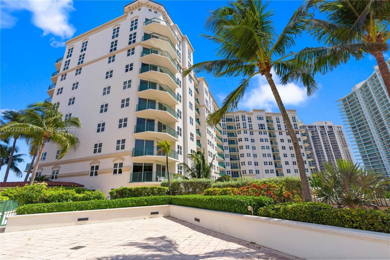 20000 E Country Club Dr , Unit 306, Aventura, FL 33180 Photo