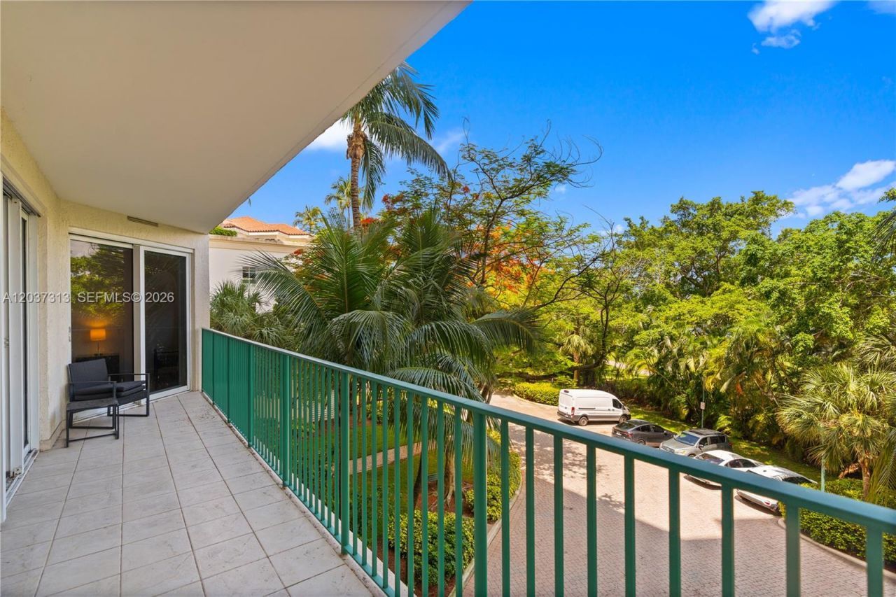 20000 E Country Club Dr , Unit 306, Aventura, FL 33180 Photo