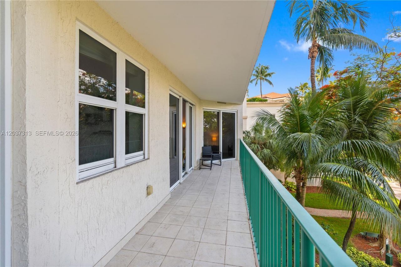 20000 E Country Club Dr , Unit 306, Aventura, FL 33180 Photo