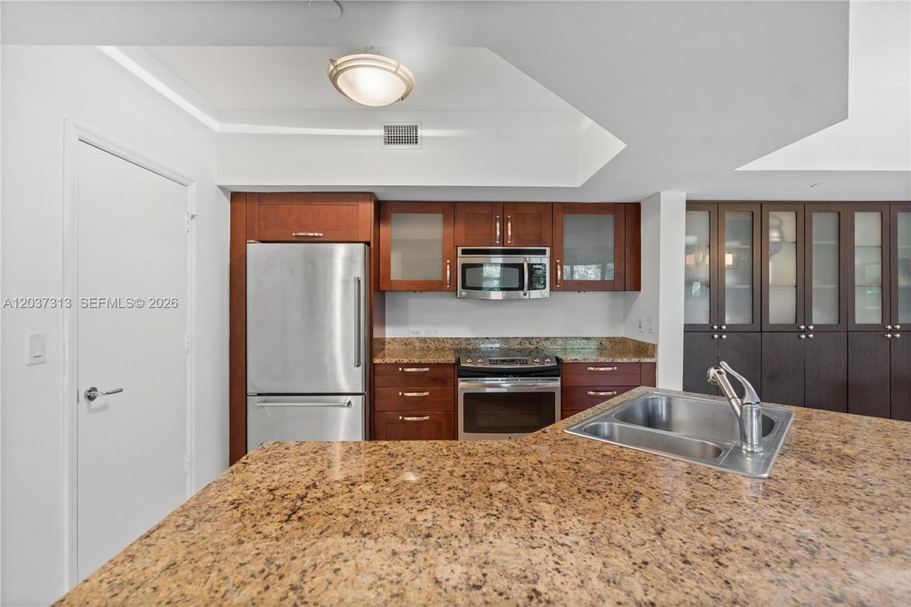 20000 E Country Club Dr , Unit 306, Aventura, FL 33180 Photo