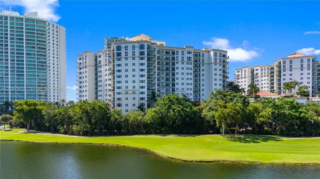 20000 E Country Club Dr , Unit 306, Aventura, FL 33180 Photo