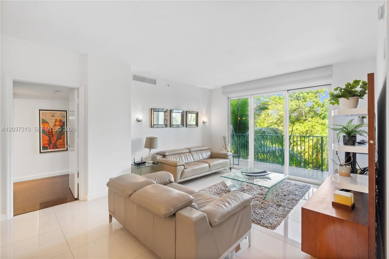 20000 E Country Club Dr , Unit 306, Aventura, FL 33180 Photo