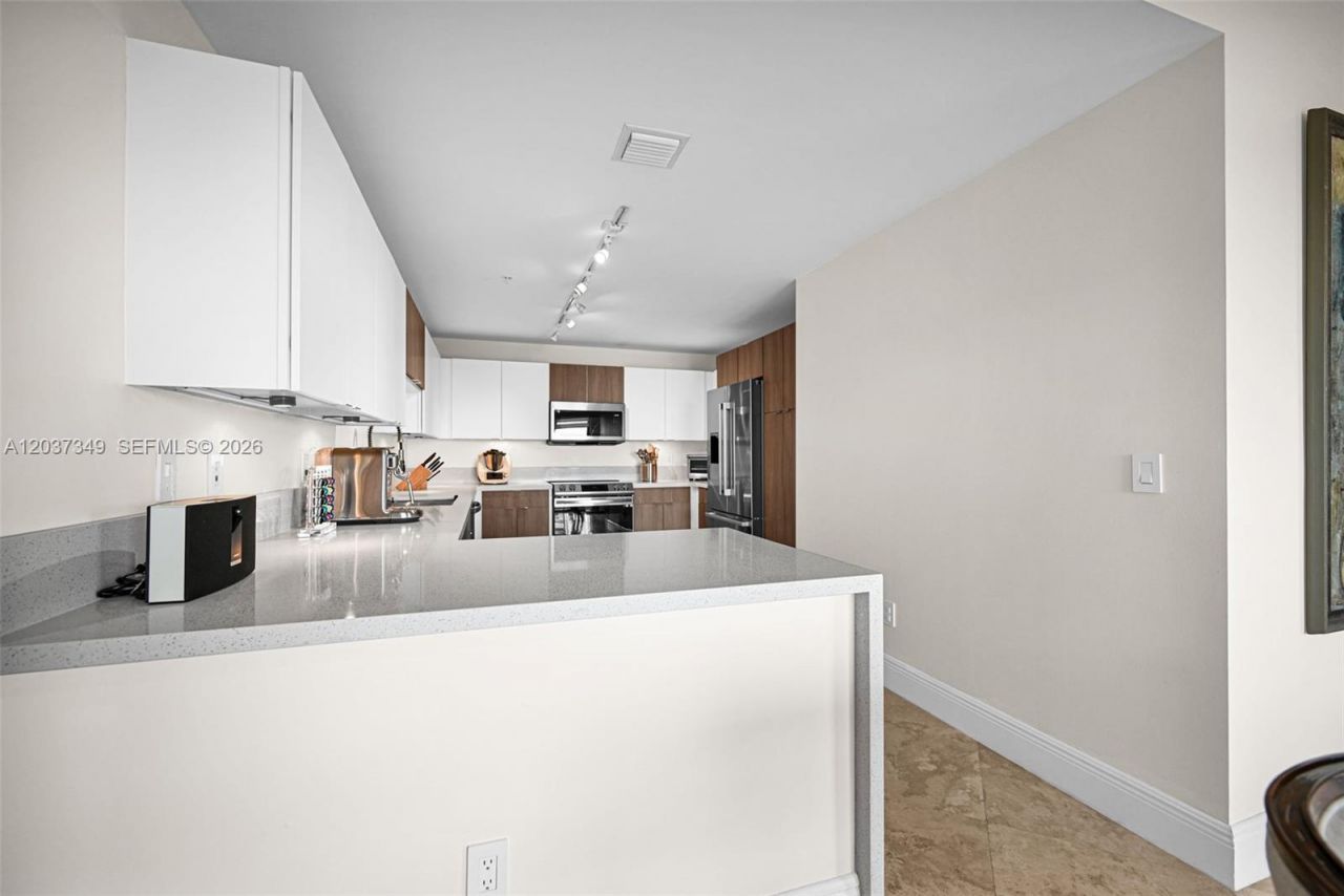 8390 SW 72nd Ave , Unit 905, Miami, FL 33143 Photo