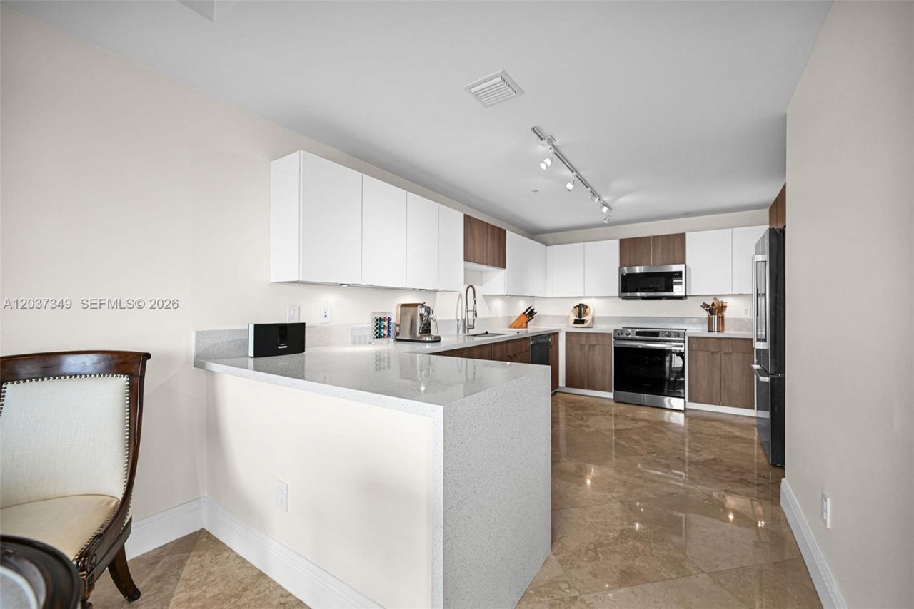 8390 SW 72nd Ave , Unit 905, Miami, FL 33143 Photo